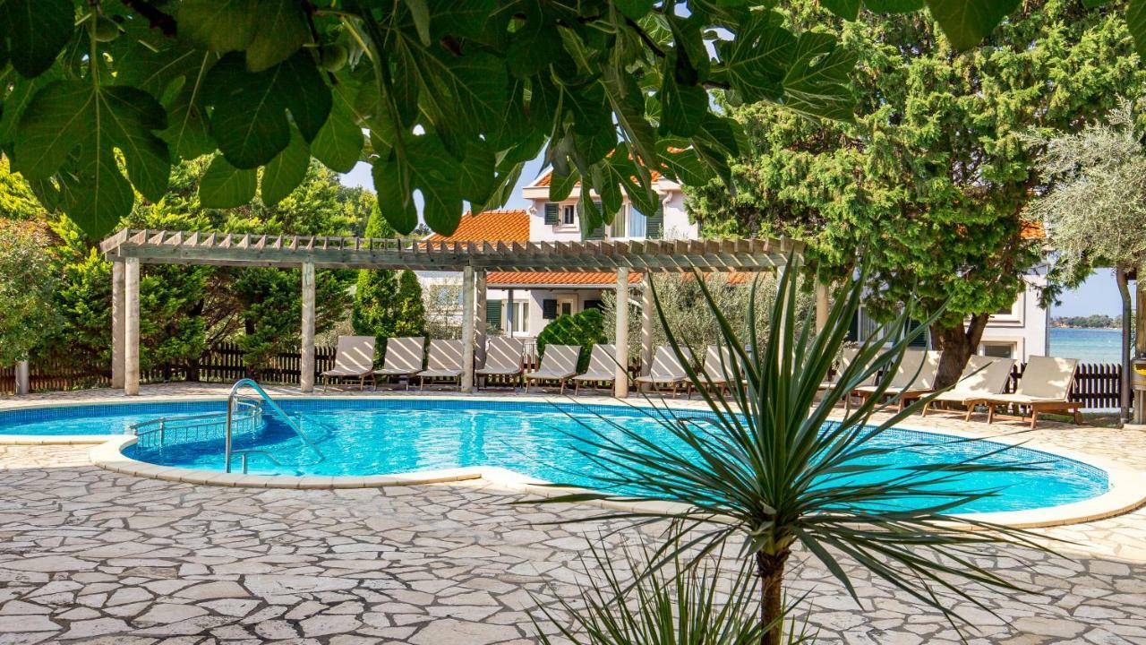 Villas Kampor エクステリア 写真